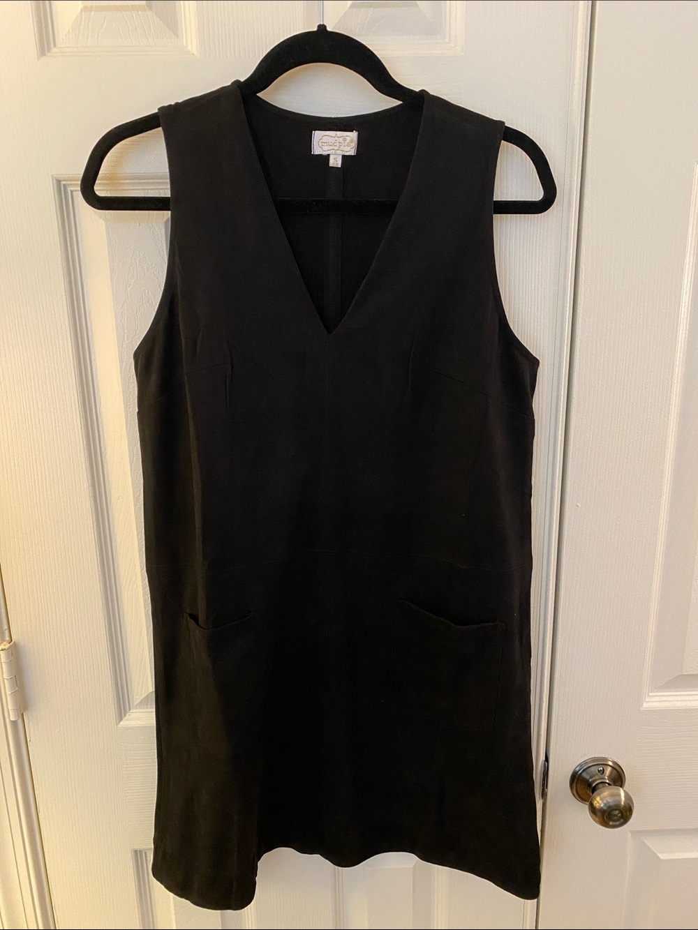 Mud Pie Black V-Neck Sleeveless Mini Shift Dress